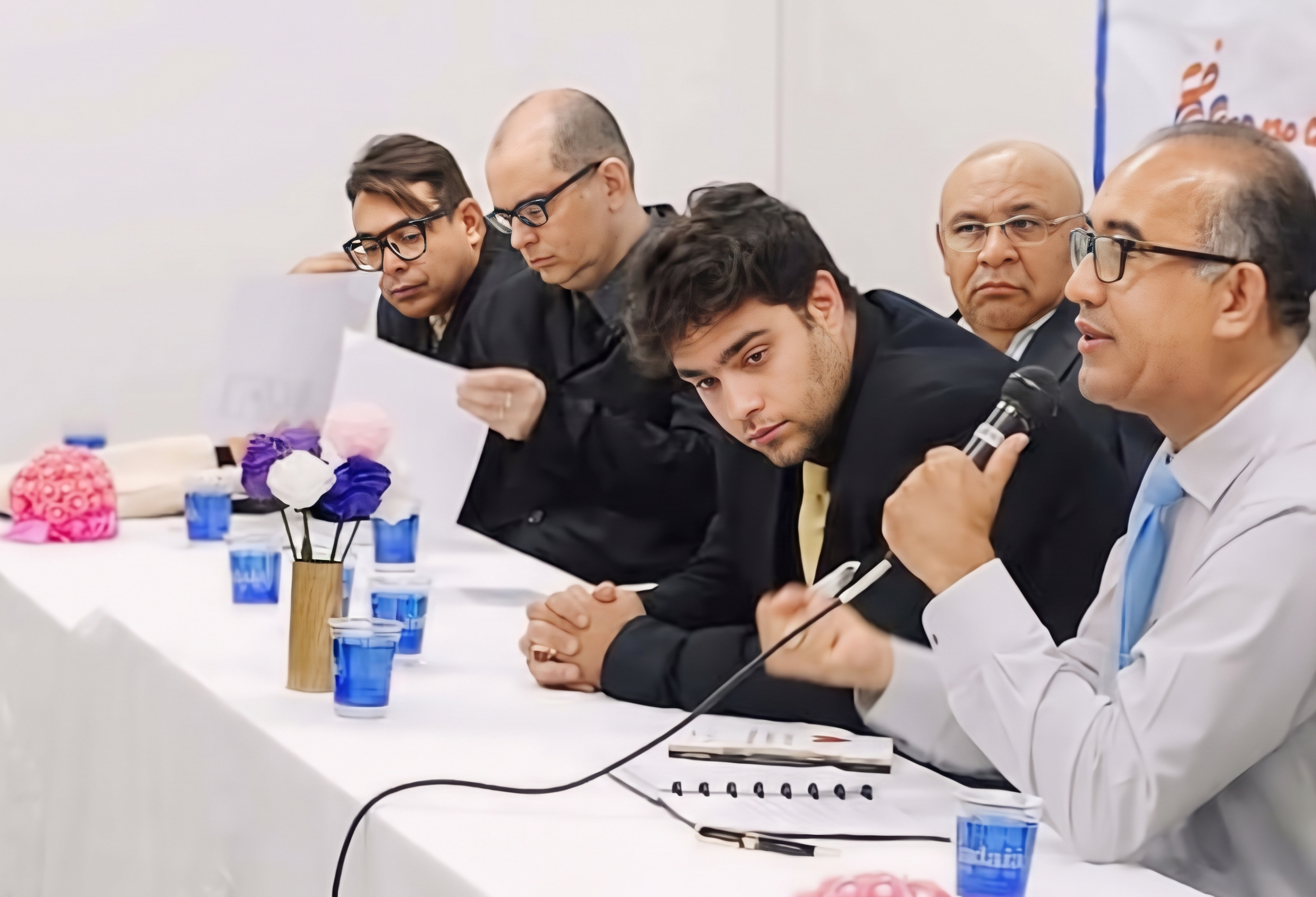 Dr. Ítalu Colares com os demais palestrantes na mesa